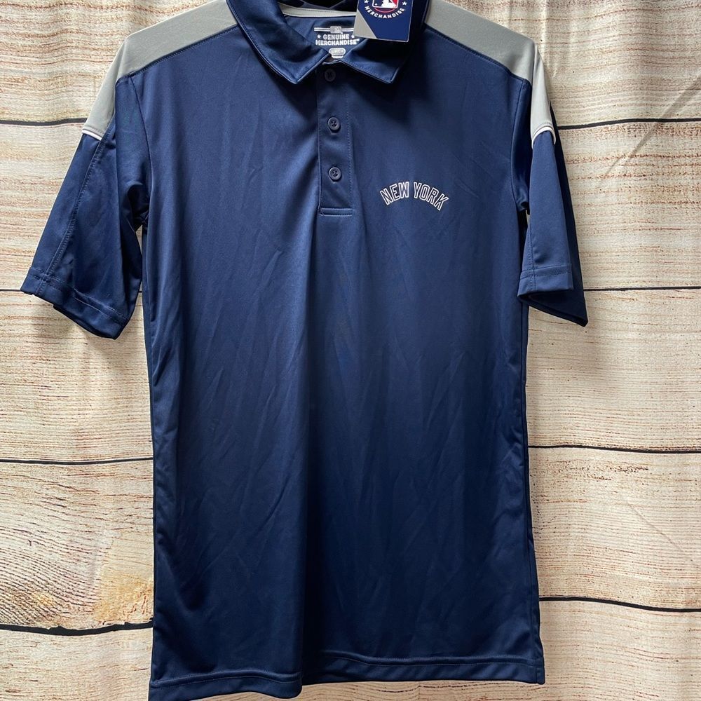 New York Yankees MLB Pull over shirt